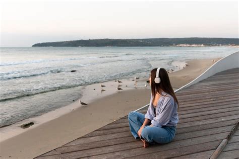 Embracing Solitude: Choosing to Be Alone and Thrive 